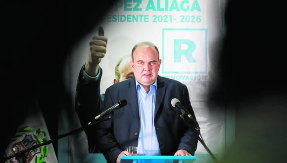 Rafael López Aliaga viene cerrando su campaña electoral de cara a las Elecciones 2021 con la presencia de Armonía 10, Corazón Serrano y Fernando Armas.