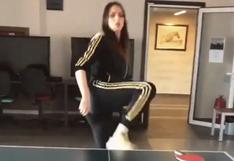 Mujer se vuelve viral jugando ping pong aplicando la patada de Jackie Chan | VIDEO