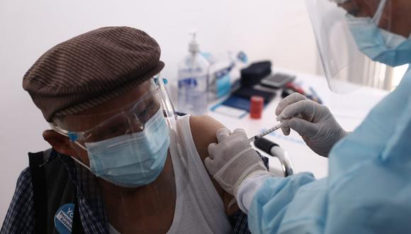 La vacunación de adultos mayores comenzó el pasado 8 de marzo, y los puntos de inmunización se ampliaron a 9. (Foto: Jesus Saucedo/ @photo.gec)