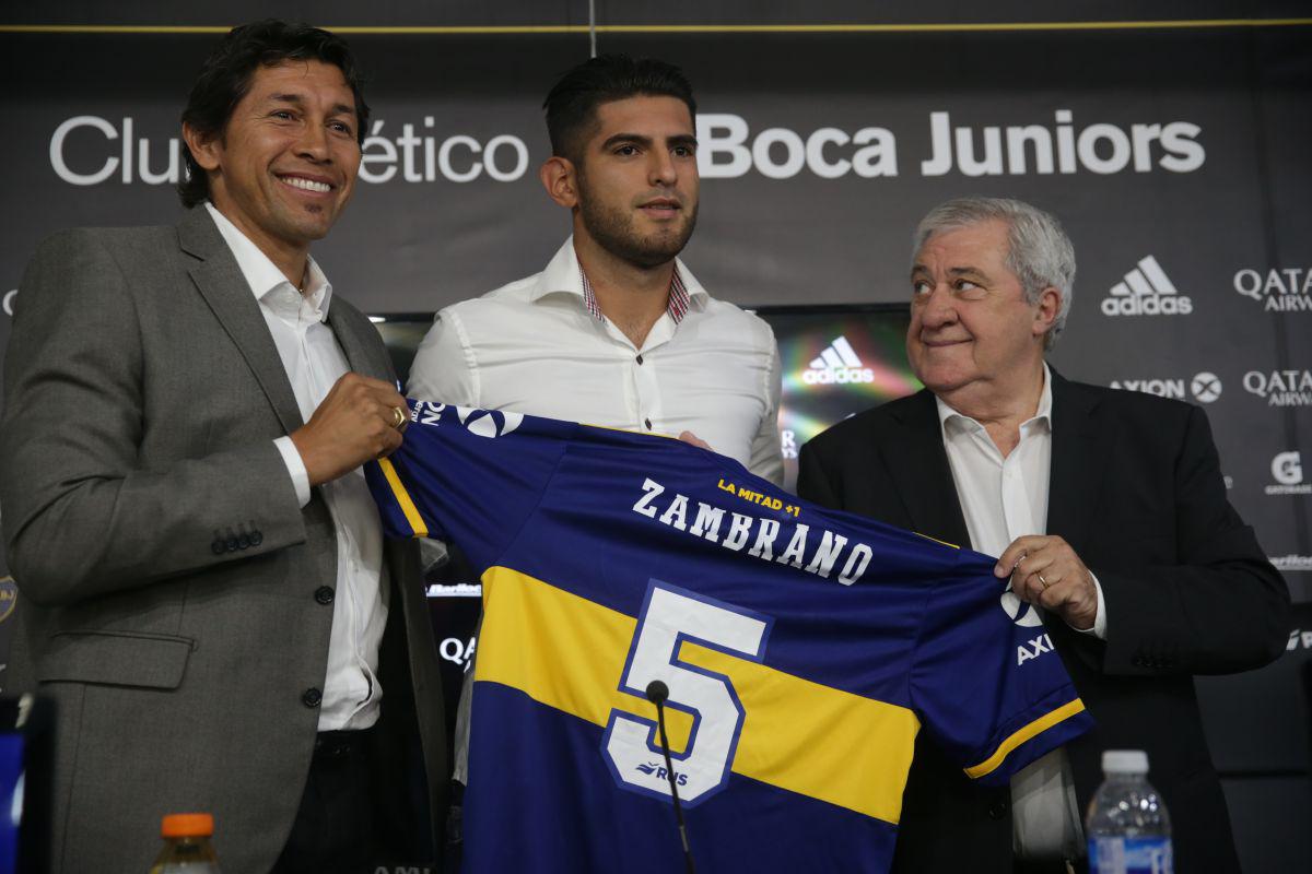 Carlos Zambrano en su presentación oficial con Boca Juniors