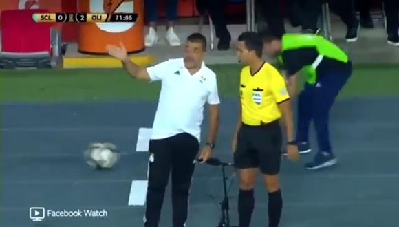 Claudio Vivas explotó contra el cuarto árbitro en pleno partido | VIDEO