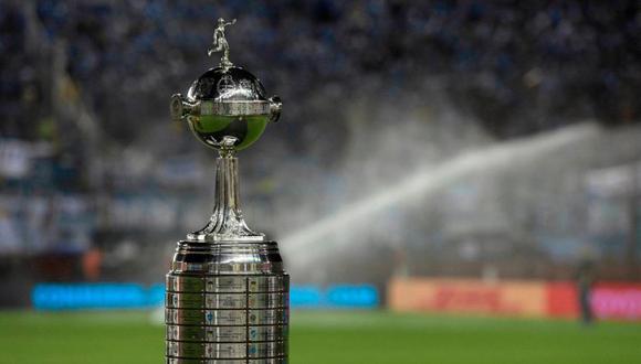 La matriz del fútbol sudamericano, que agrupa a diez asociaciones nacionales, reiteró que continúa monitoreando la situación de salud en la región. (Foto: AFP)