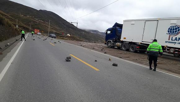 Vehículos varados en la carretera Central durante el segundo día de protesta en reclamo a la minera Chinalco (Foto: Andina)