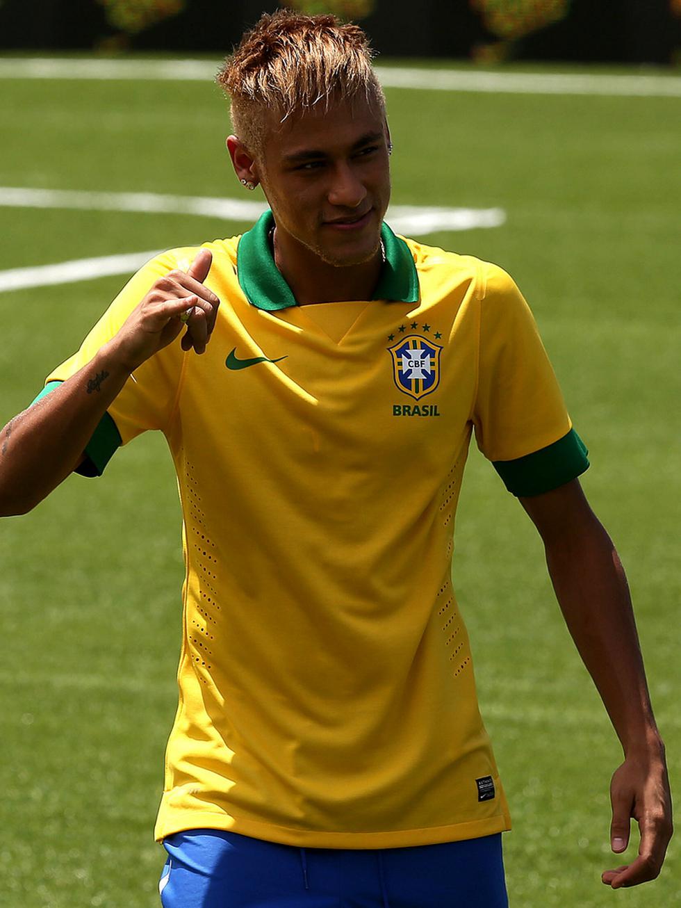 Neymar con el nuevo uniforme de la selección brasileña [FOTOS]