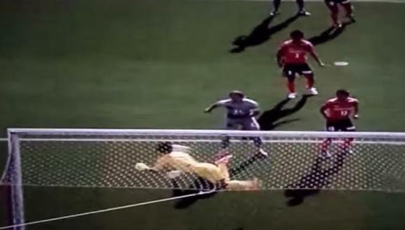 Japonés hace el 'escorpión' de Higuita para evitar un gol [VIDEO]