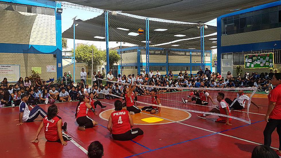 Deportistas Top Perú llegaron a la IE Túpac Amaru y dieron lección de vida inspirada en el deporte