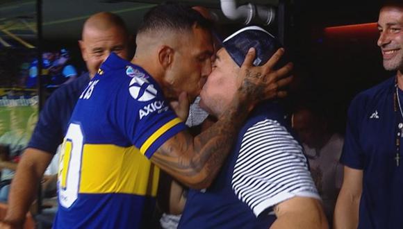 Así fue el beso entre Maradona y Tevez (Foto: ESPN)