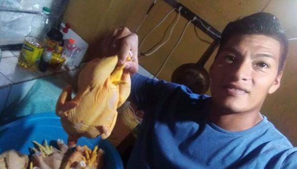 Anthony Mamani, ex Alianza Lima, ‘deja’ el fútbol por el coronavirus y ahora vende pollos en Chorrillos. Foto: GEC