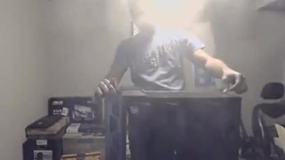 Facebook Viral | Gamer armó una PC en vivo pero explotó al encenderla [VIDEO]