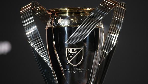 Este es el trofeo de la MLS que se disputarán el domingo Seattle Sounders y Toronto FC. (Foto. MLS)