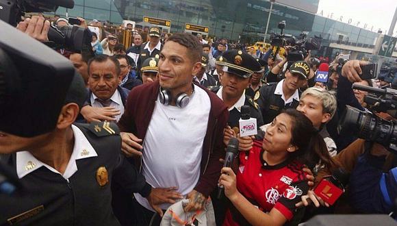 Paolo Guerrero evadió curiosas preguntas tras llegar a Lima [VIDEO]