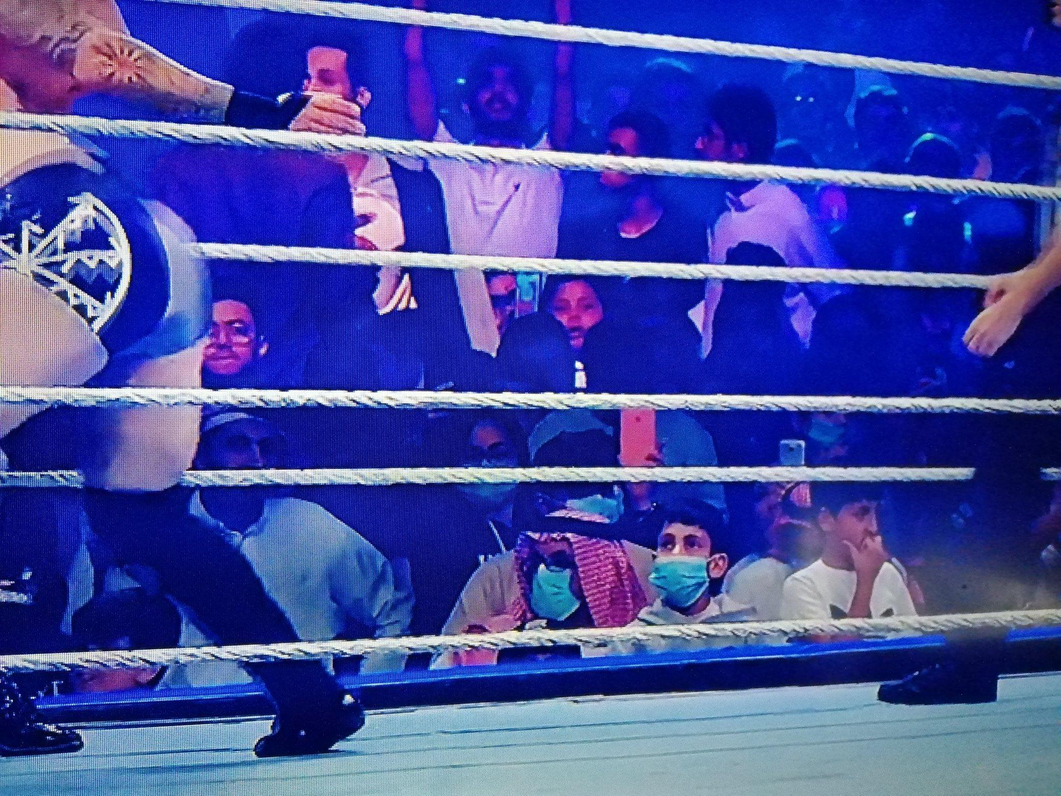 WWE ShowDown 2020: niños y adultos con máscaras van a presenciar el evento por el coronavirus