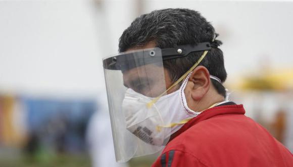 Con el objetivo de prevenir nuevos contagios de COVID-19 en el país, el Gobierno dispuso la medida del uso de doble mascarilla. (Foto: Andina)