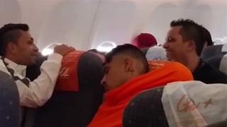 Corinthians: Paolo Guerrero viaja amarrado al asiento por su fobia a volar [VIDEO]