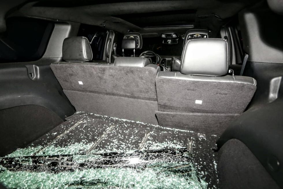 El delantero de la selección peruana mostró en Instagram cómo quedó su vehículo luego que este fuera impactado por un ómnibus de servicio público. El hecho ocurrió en el distrito de Surco. Foto: César Bueno