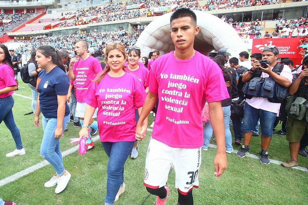 Cristal vs. 'U': jugadores apoyaron una campaña en favor de la mujer [GALERÍA]