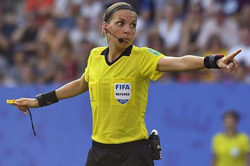 Francesa Stéphanie Frappart será la primera mujer en arbitrar final de torneo europeo | FOTOS