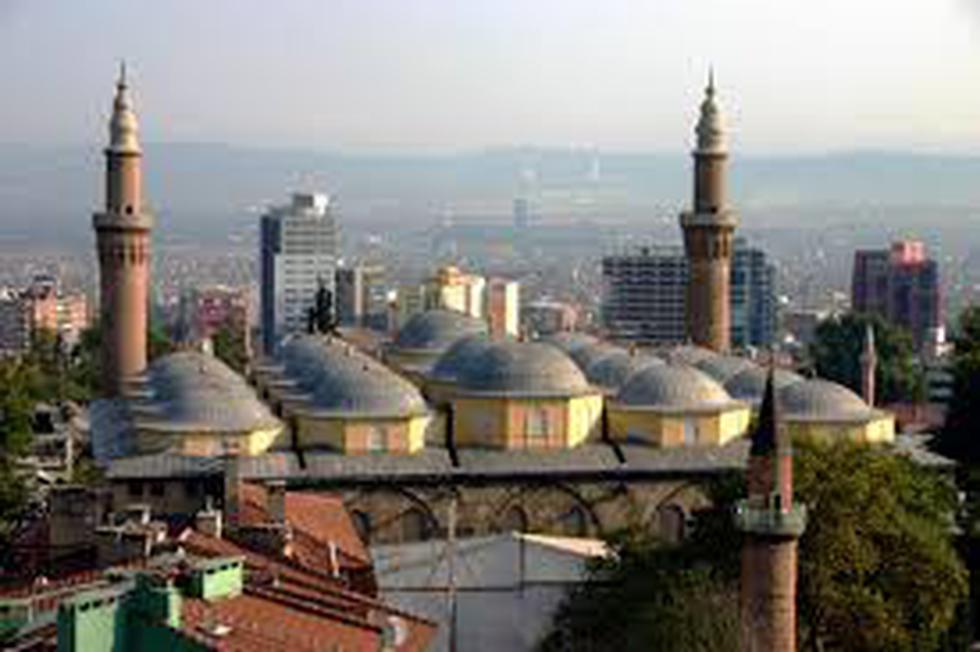 Luis Advíncula: Bursa, la ciudad de Turquía donde vivirá por tres años [GALERÍA]