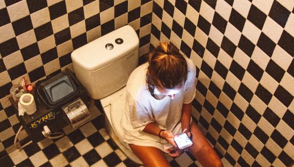 Un médico contó el motivo por el que no debes pasar más de 10 minutos en el inodoro. (Foto: Pexels)