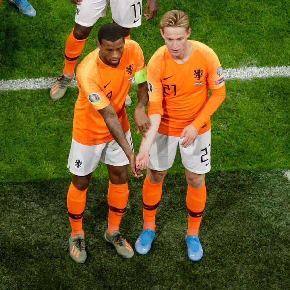 El festejo de Wijnaldum y De Jong con la Selección de Holanda. (Foto: Difusión)