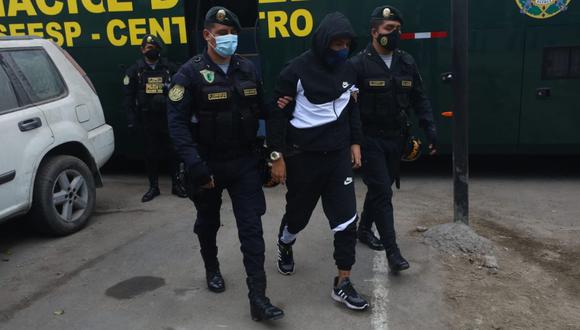 Los detenidos en la fiesta de la discoteca Thomas Restobar fueron llevados a una dependencia policial. (Alessandro Currarino/GEC)