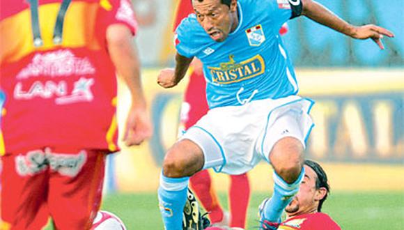 Cristal hizo sufrir a Sport Huancayo al golearlo 4-1. Miguel Ximénez hizo tres tantos