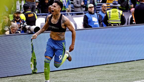 Raúl Ruidíaz le ganó el vivo al defensa y marcó el 3-0 de Seattle Sounders en la final de MLS | VIDEO
