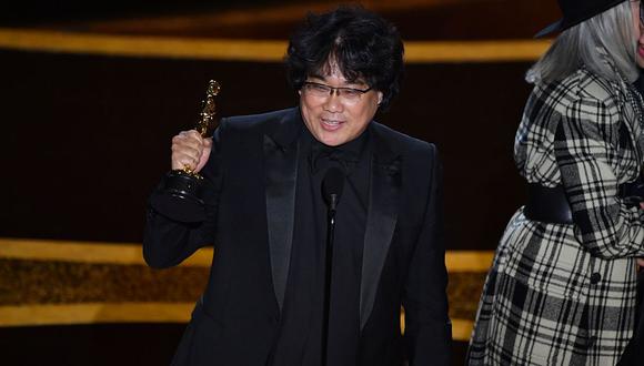 Oscar 2020: director de “Parásitos” y su tierno gesto de felicidad al ganar el premio a Mejor guión original. (Foto: AFP)