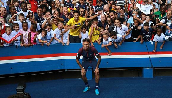 Neymar fue presentado con el PSG en el Parque de los Príncipes [VIDEO]
