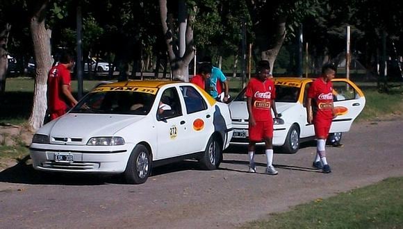 Selección peruana Sub 20 llegó en taxi a los entrenamientos en San Juan