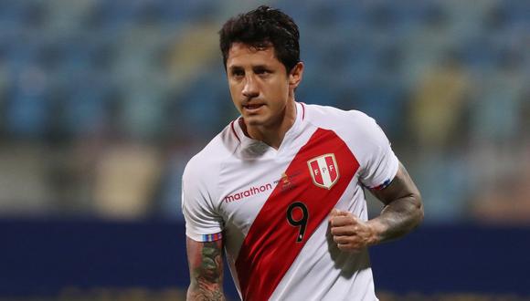 Gianluca Lapadula fue titular en el duelo de Perú vs. Argentina. (Foto: Reuters)