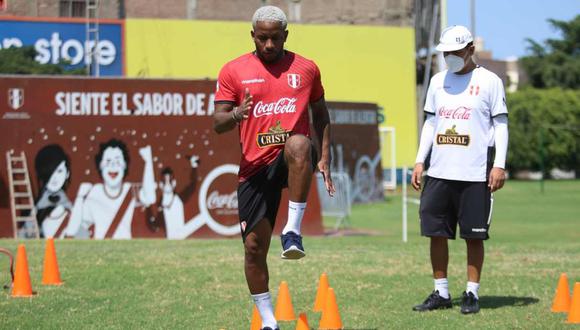 Jefferson Farfán en el entrenamiento de la selección peruana. (Foto: FPF)