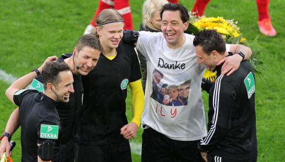 Erling Haaland cambió camiseta con árbitro alemán que se retiró oficialmente. (Foto: AFP)