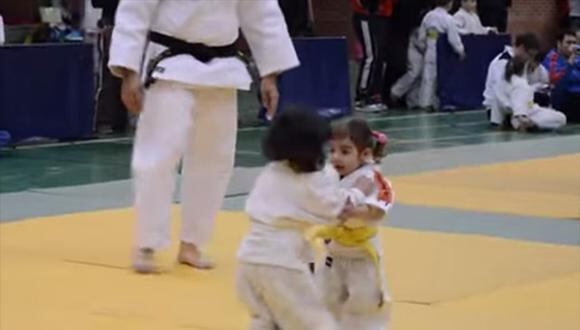 Mira esta pelea de Judo entre dos niñas de dos años [VIDEO]
