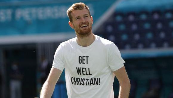 La selección de Finlandia salió al campo con una camiseta con un mensaje para Christian Eriksen. (Foto: AFP)