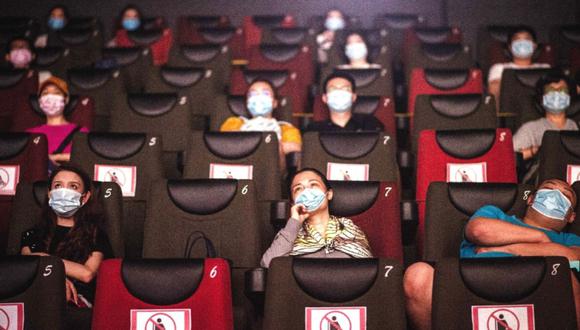 Para poder ingresar a la sala de cine deberás seguir una serie de protocolos de bioseguridad. Foto: Andina