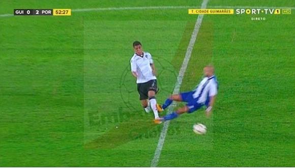 Paolo Hurtado pudo fracturarse tras terrible entrada de jugador del Porto [VIDEO]