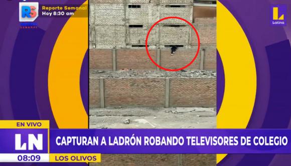 Cámaras de seguridad captaron el momento en que el delincuente saca los televisores del colegio. Foto: Latina