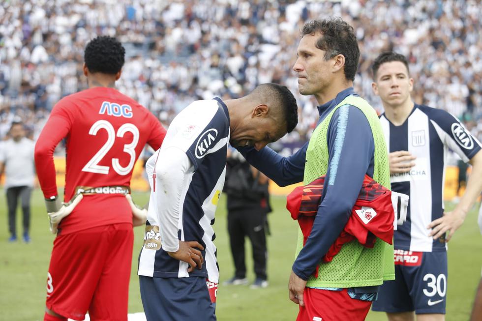 Los jugadores de Alianza Lima abandonaron cabizbajos el campo de Matute tras perder la final | Foto: GEC