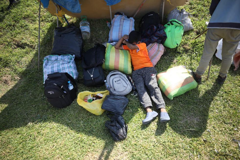 Cusco: decena de pobladores caminan por la Panamericana Sur para llegar a la Ciudad Imperial. Foto: Britanie Arroyo / GEC