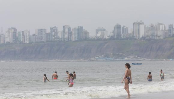 Gobierno dispuso el cierre de playas el 31 de diciembre y el 1 de enero ante el incremento de casos ´de COVID-19. Foto: Juan Ponce Valenzuela/@photo.gec
