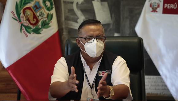 Hernán Yuri Condori Machado, nuevo ministro de Salud, fue consultado sobre la aprobación del registro sanitario del Molnupiravir, una píldora para el tratamiento contra el coronavirus. Foto: GEC