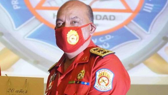 El jefe de la cuarta comandancia departamental de Lima Centro indicó que, en las horas que se encuentra internado, ha sido testigo de las muertes de otros pacientes por el COVID-19. (Foto: Facebook/Comandante Leonidas Telenta)