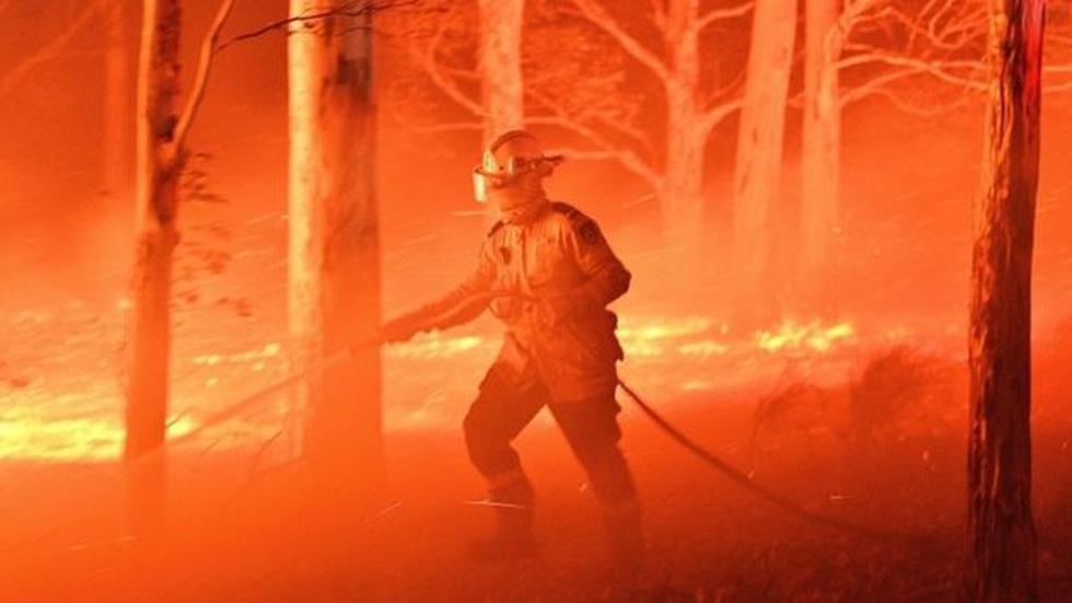 Los incendios provocaron la muerte de al menos 24 personas, más de 1.200 viviendas destruidas y millones de hectáreas arrasadas por las llamas. Foto: AFP, vía BBC Mundo