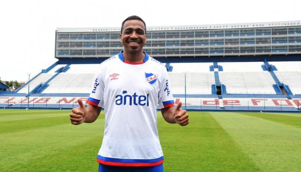 Álvaro Pereira (Porto) juega actualmente en Nacional de Uruguay. (Foto: AFP)