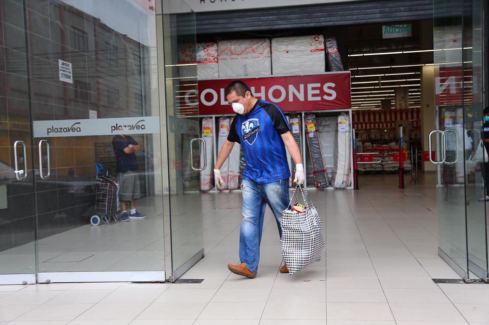Así es la salida de hombres a los mercados de Lima tras medida de Martín Vizcarra. Foto: Hugo Curotto / GEC
