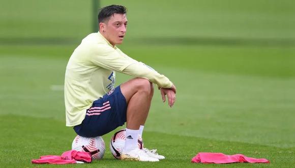 Mesut Özil no jugará la Premier League con Arsenal.