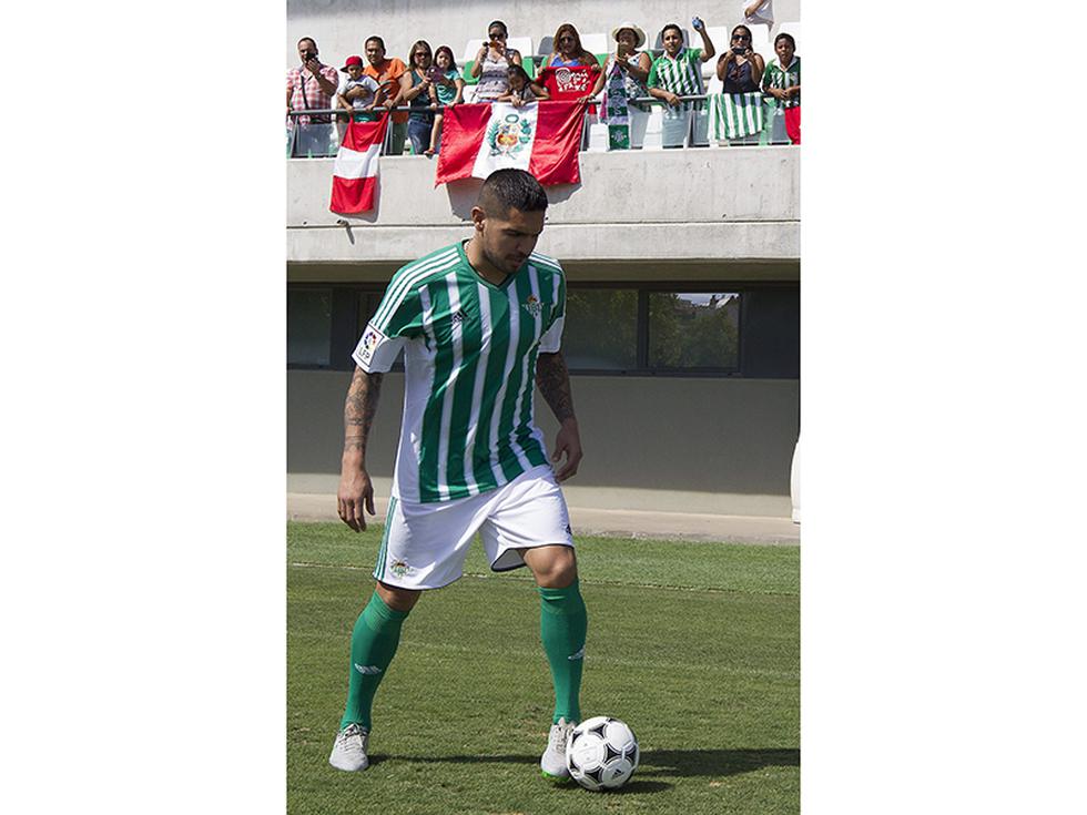 Así fue la presentación de Juan Vargas en el Real Betis [GALERÍA]