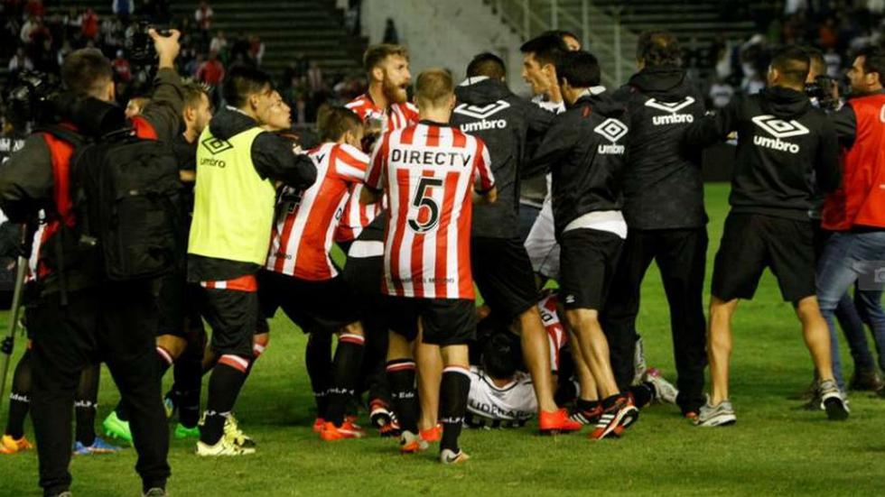 Estudiantes y Gimnasia de La Plata suspendido tras pelea [FOTOS]