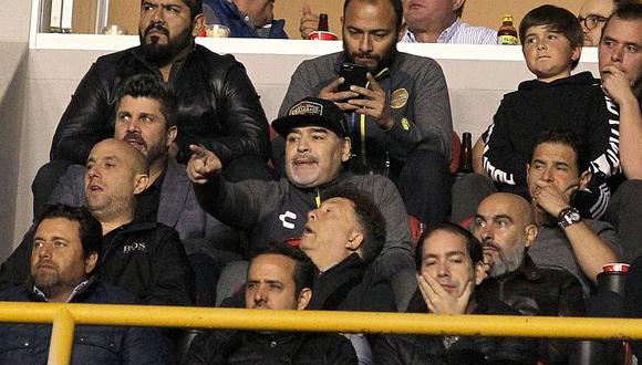 Diego Maradona llega a Argentina para el bautizo de su nieto y ya hay escándalo